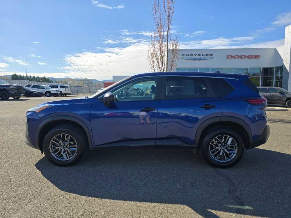 Used 2023 Nissan Rogue S AWD/4WD image 2