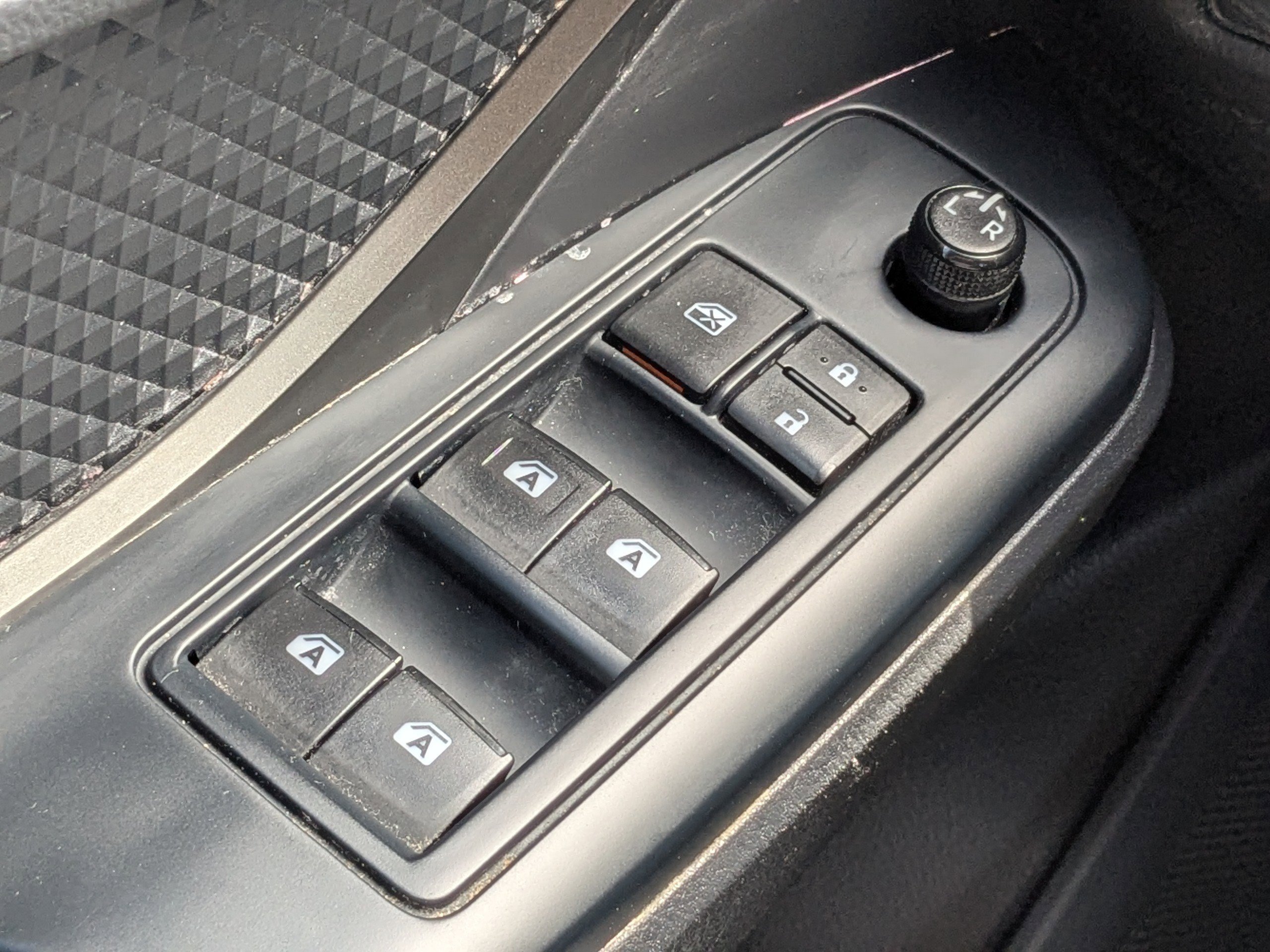 Used 2019 Toyota C-HR LE image 22