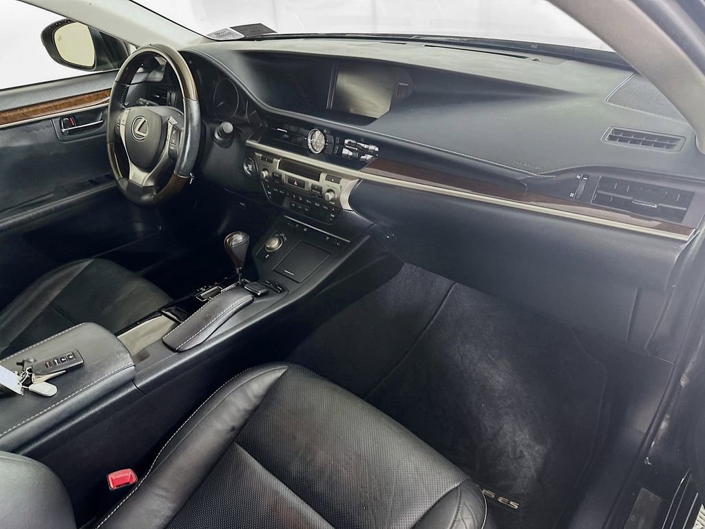 Used 2015 Lexus ES 350 w/ Luxury Package image 30