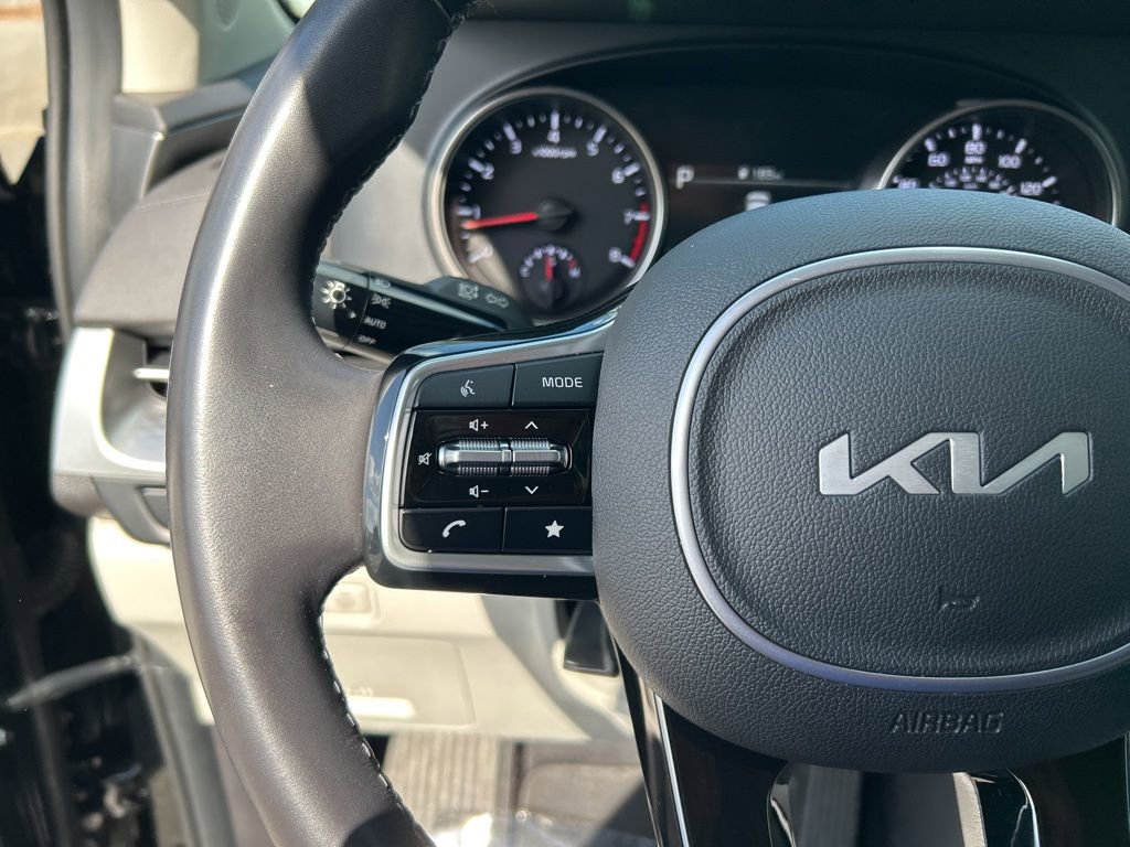 Used 2024 Kia Carnival LX image 22