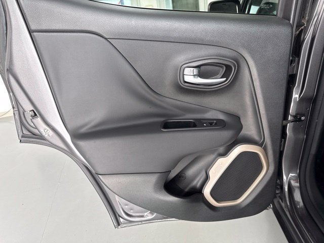 Used 2017 Jeep Renegade Limited FWD image 16