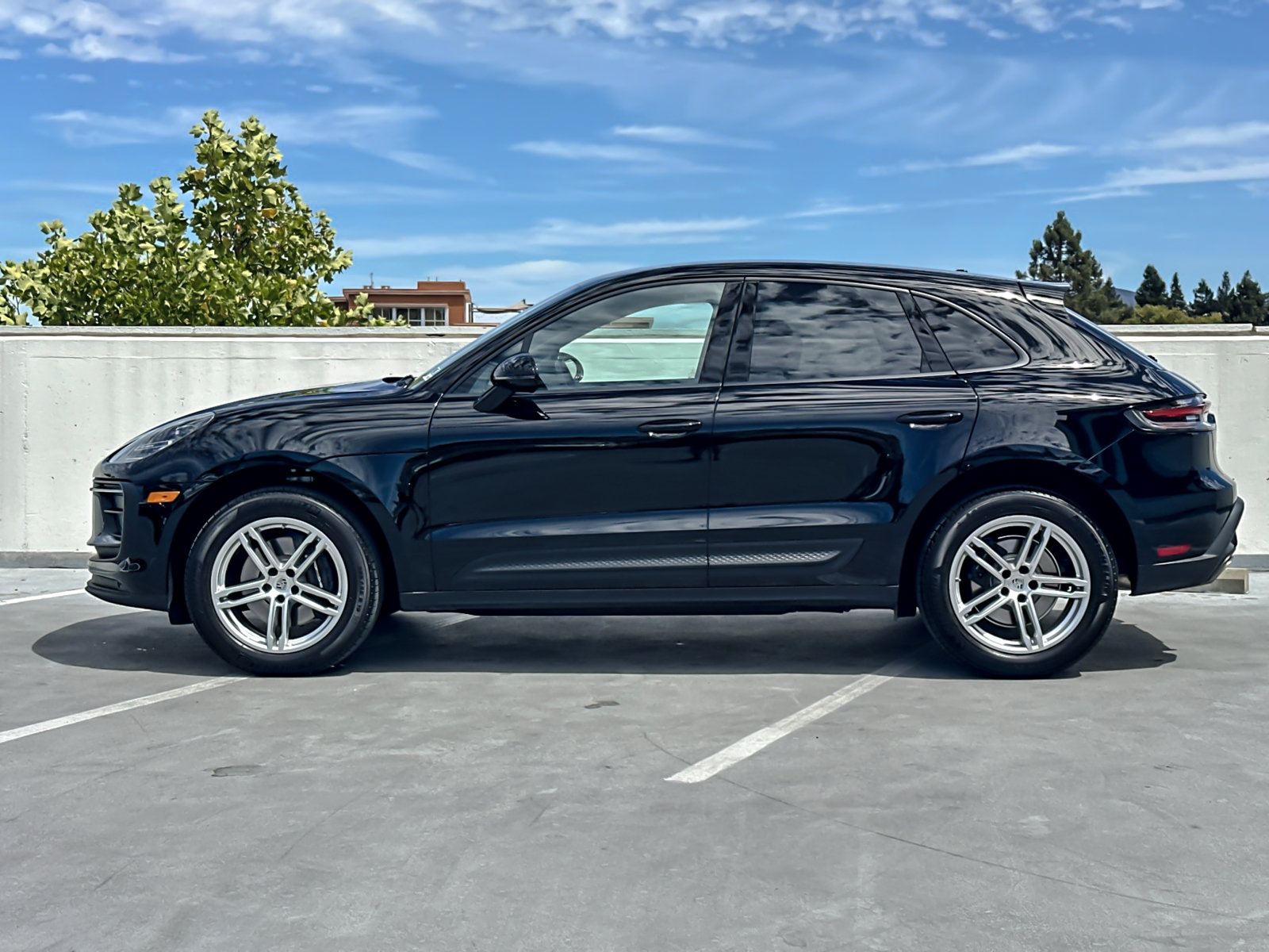 Certified 2026 Porsche Macan AWD/4WD image 3