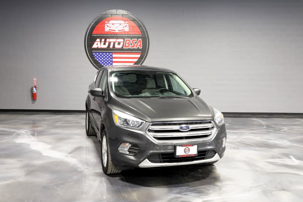 Used 2017 Ford Escape SE w/ SE Cold Weather Package image 1
