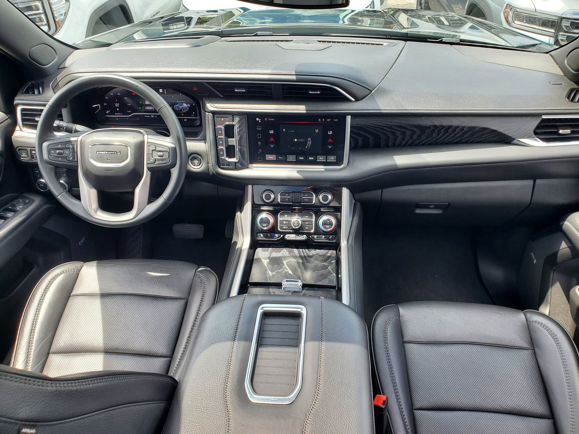 Used 2023 GMC Yukon XL Denali AWD/4WD image 15