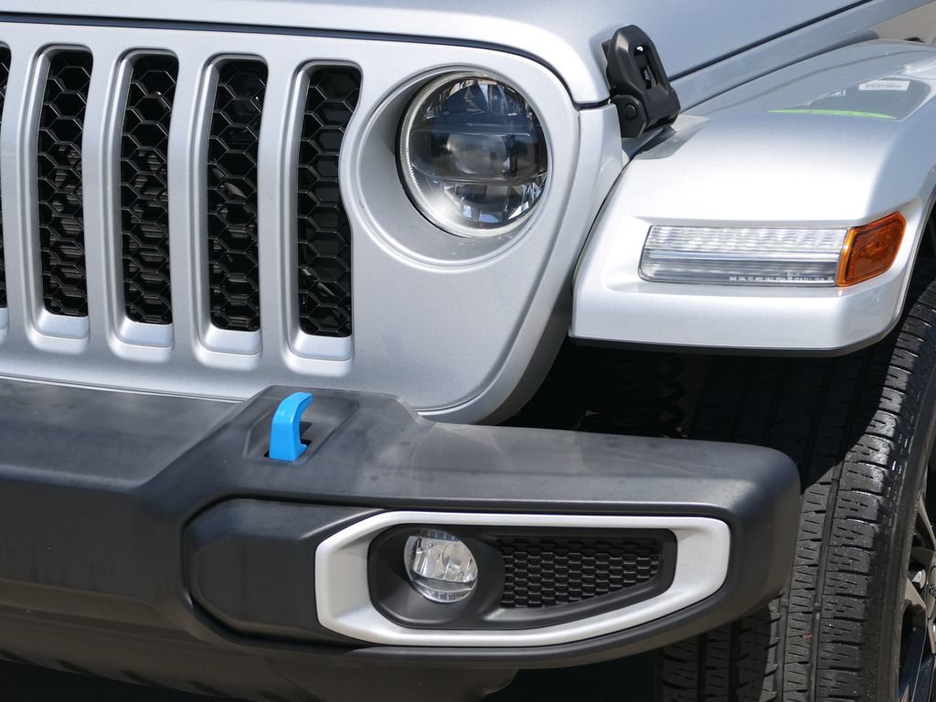 Used 2023 Jeep Wrangler Unlimited Sahara AWD/4WD image 7