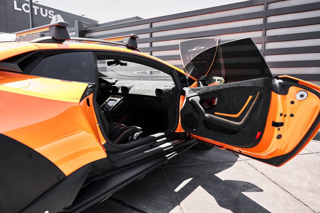 Used 2023 Lamborghini Huracan Sterrato image 35