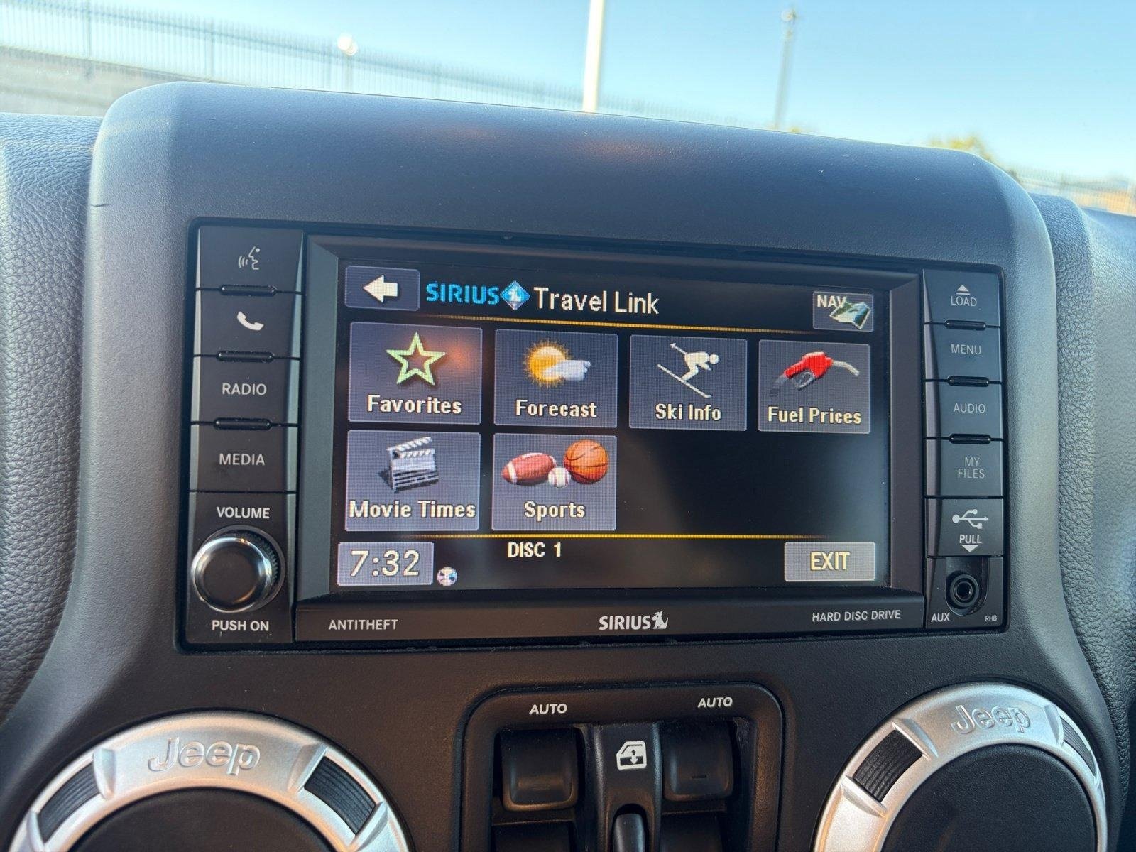 Used 2016 Jeep Wrangler Unlimited Sahara w/ Connectivity Group AWD/4WD image 13