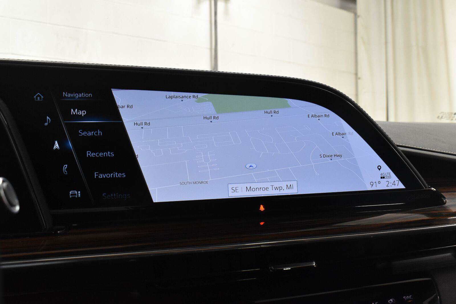 Certified 2023 Cadillac Escalade ESV Premium Luxury AWD/4WD image 17