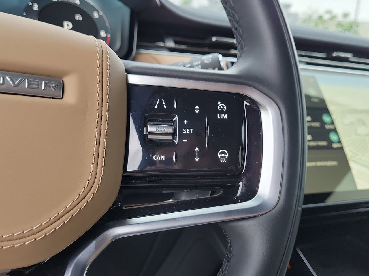 Used 2025 Land Rover Range Rover Sport SE image 31