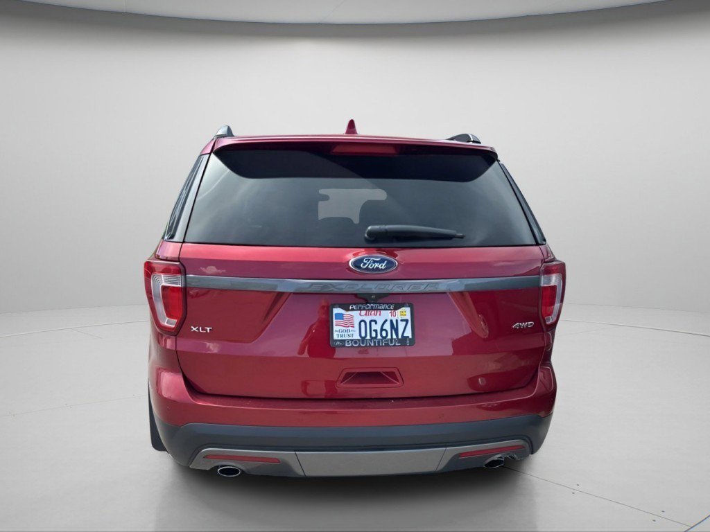 Used 2017 Ford Explorer XLT w/ Equipment Group 202A AWD/4WD image 9