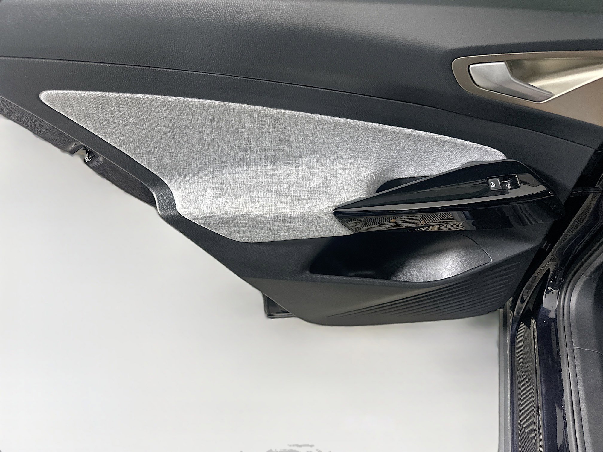 Used 2025 Volkswagen ID.4 Limited image 25