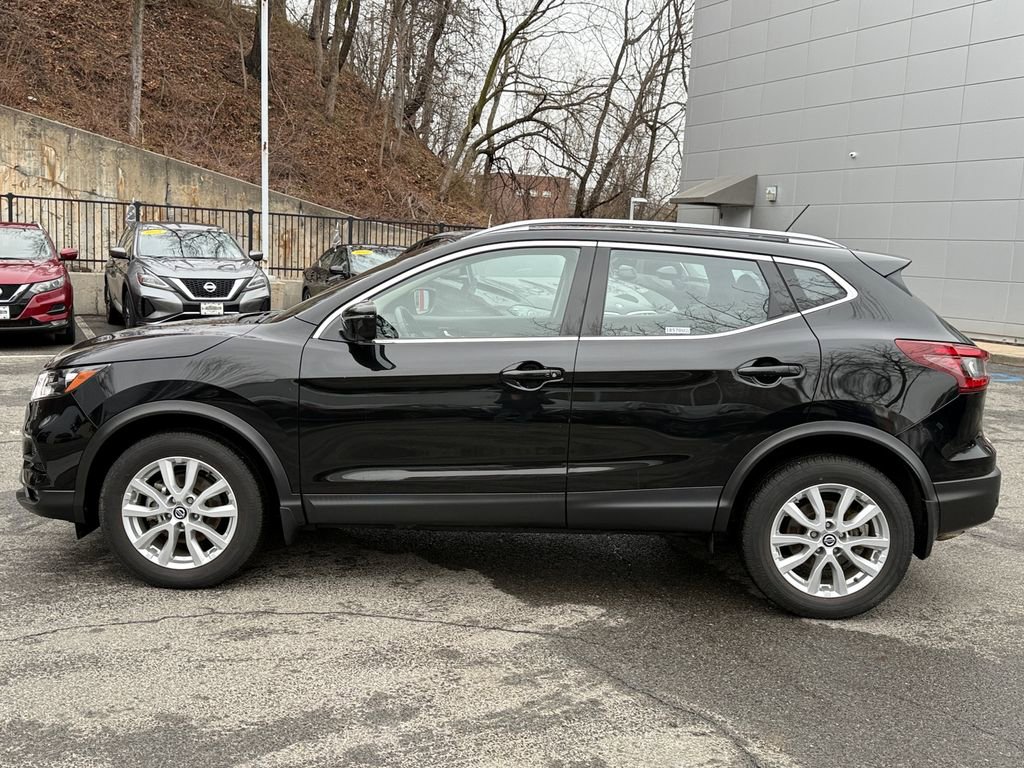 Used 2022 Nissan Rogue Sport SV w/ Technology Package image 3