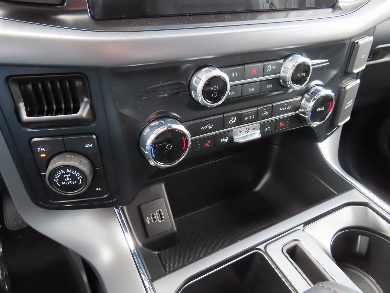 New 2026 Ford F150 XLT w/ Equipment Group 302A MID image 14