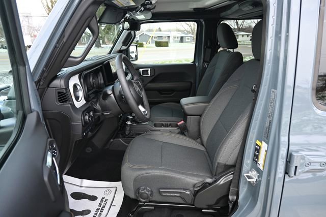 Used 2025 Jeep Wrangler Sahara image 26