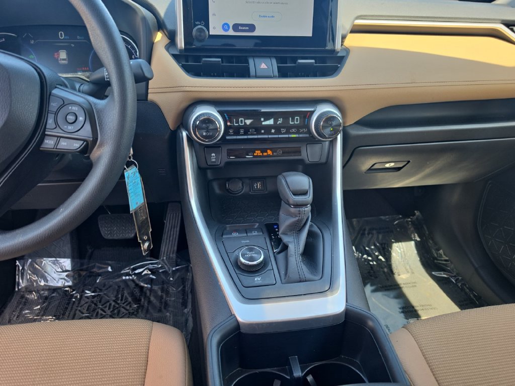 Used 2025 Toyota RAV4 LE AWD/4WD image 11