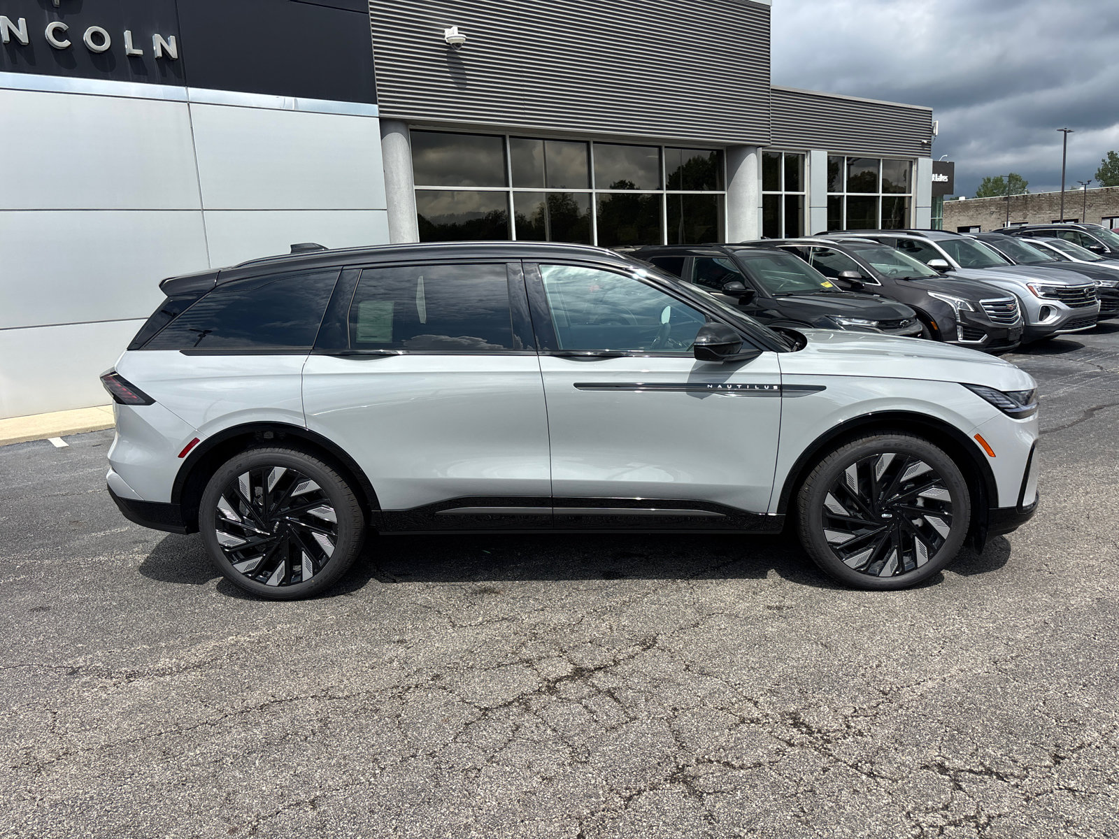 New 2026 Lincoln Nautilus Reserve AWD/4WD image 8