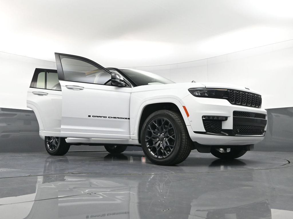 Used 2025 Jeep Grand Cherokee L Summit AWD/4WD image 43