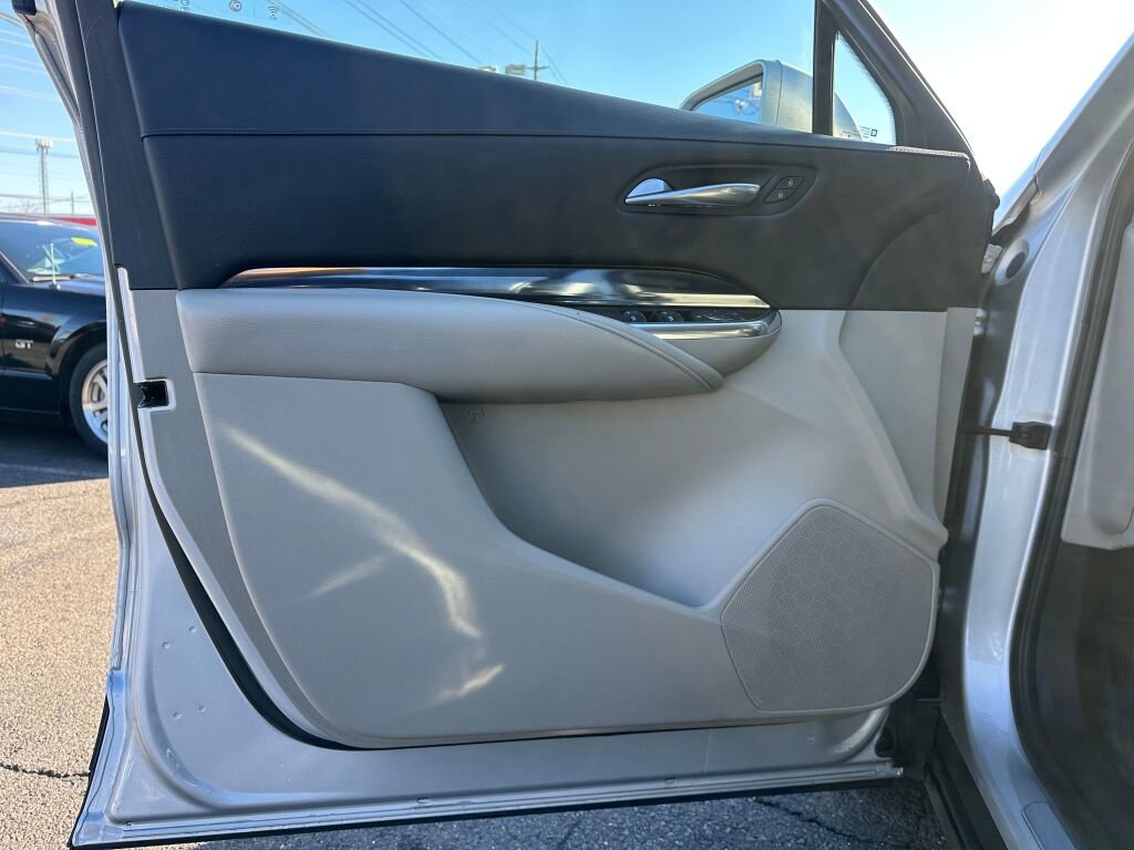 Used 2020 Cadillac XT4 Luxury w/ Cold Weather Package image 9