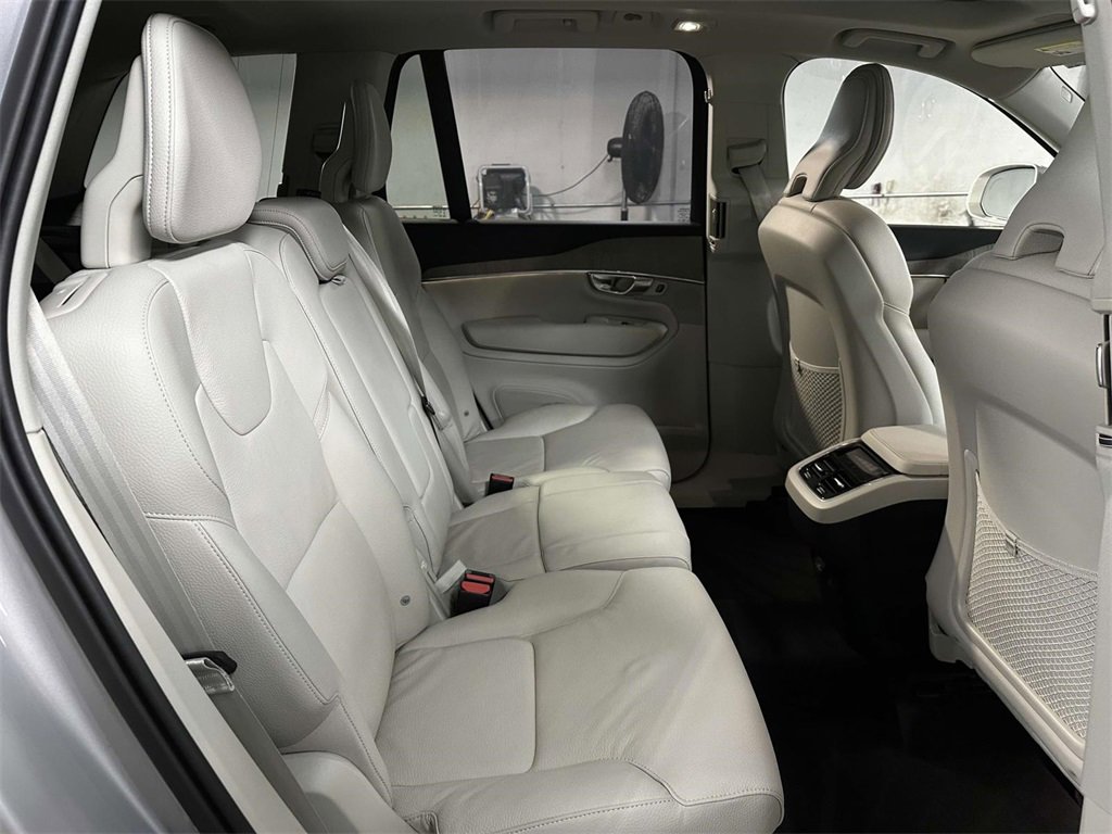 Used 2025 Volvo XC90 B5 Plus image 16