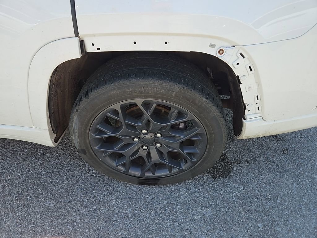 Used 2023 Jeep Grand Cherokee L Summit w/ Advanced Protech Group IV image 12