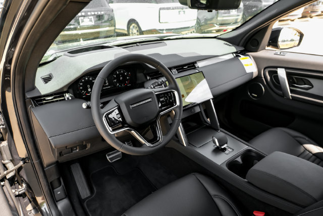 New 2026 Land Rover Discovery Sport Landmark AWD/4WD image 2