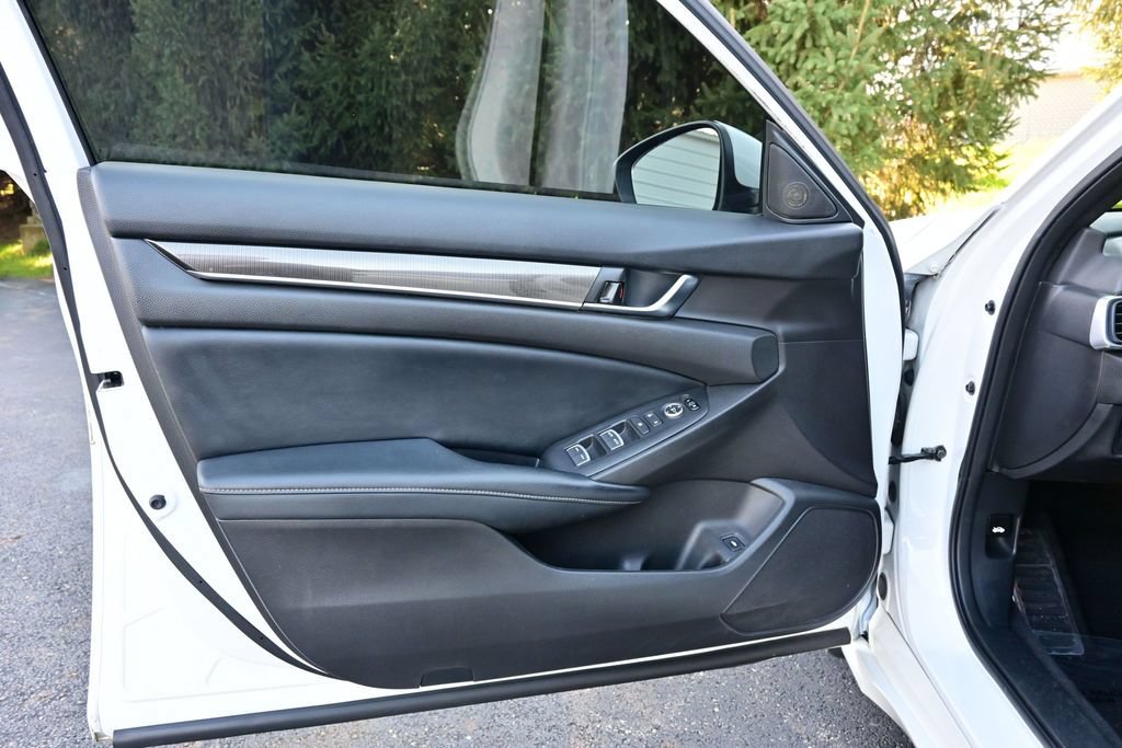 Used 2018 Honda Accord Sport image 9