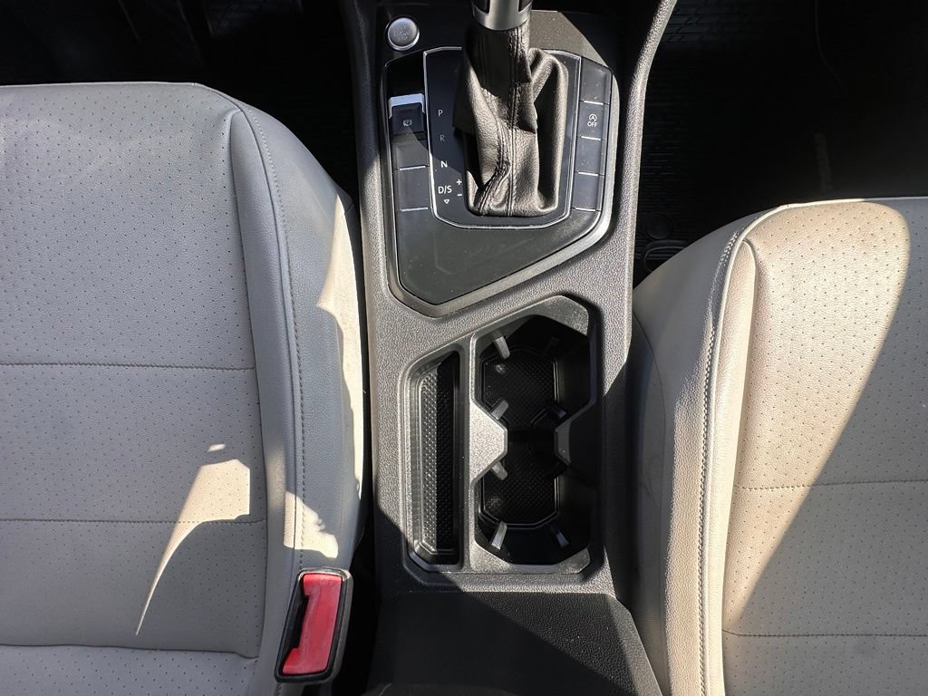 Used 2018 Volkswagen Tiguan SE w/ Front Fog Lights Package FWD image 22