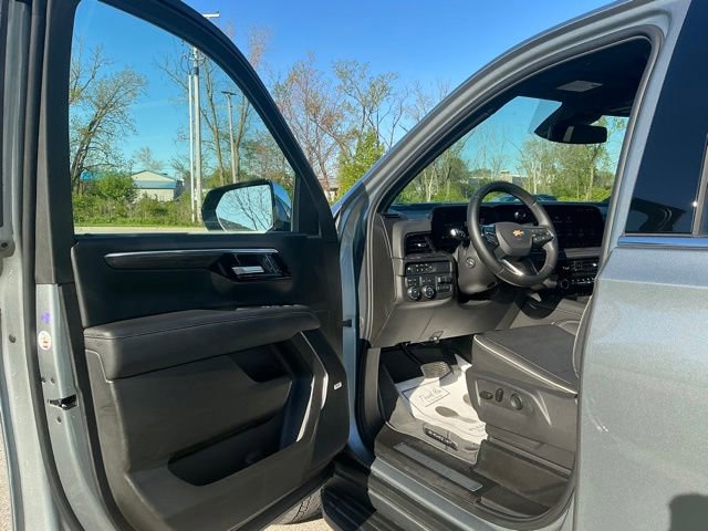 Used 2025 Chevrolet Suburban Premier w/ Sun And Tow Package AWD/4WD image 16