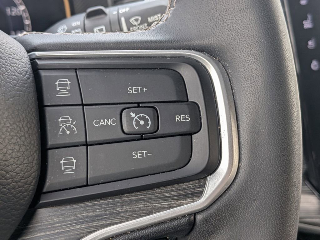 Used 2024 Jeep Wagoneer Series II w/ Flexible Seating Group image 28