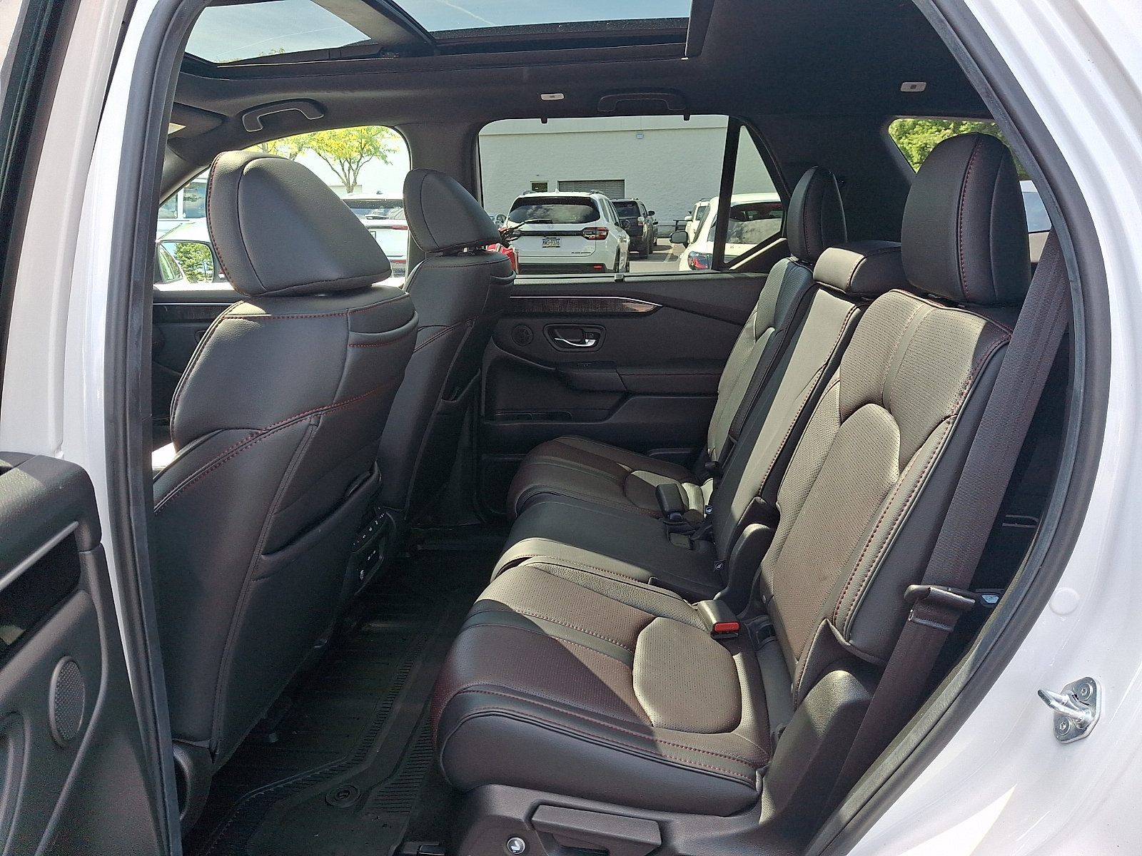 Certified 2025 Honda Pilot Black Edition image 10