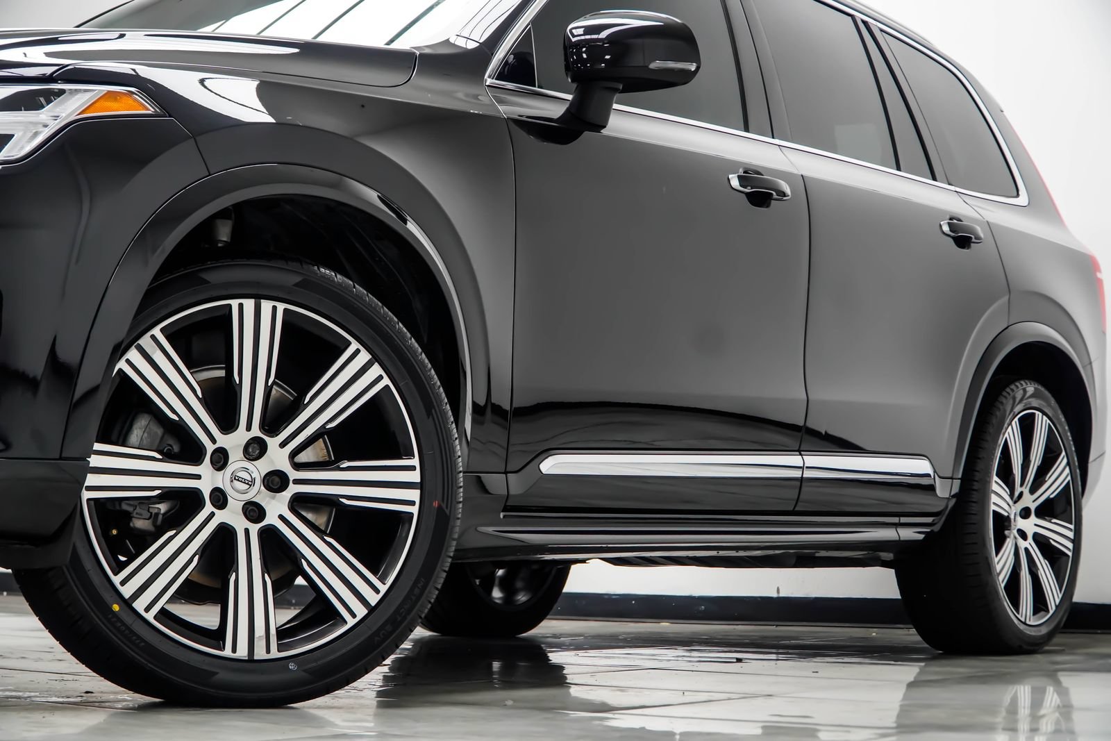 Used 2021 Volvo XC90 T6 Inscription w/ Protection Package Premier AWD/4WD image 3
