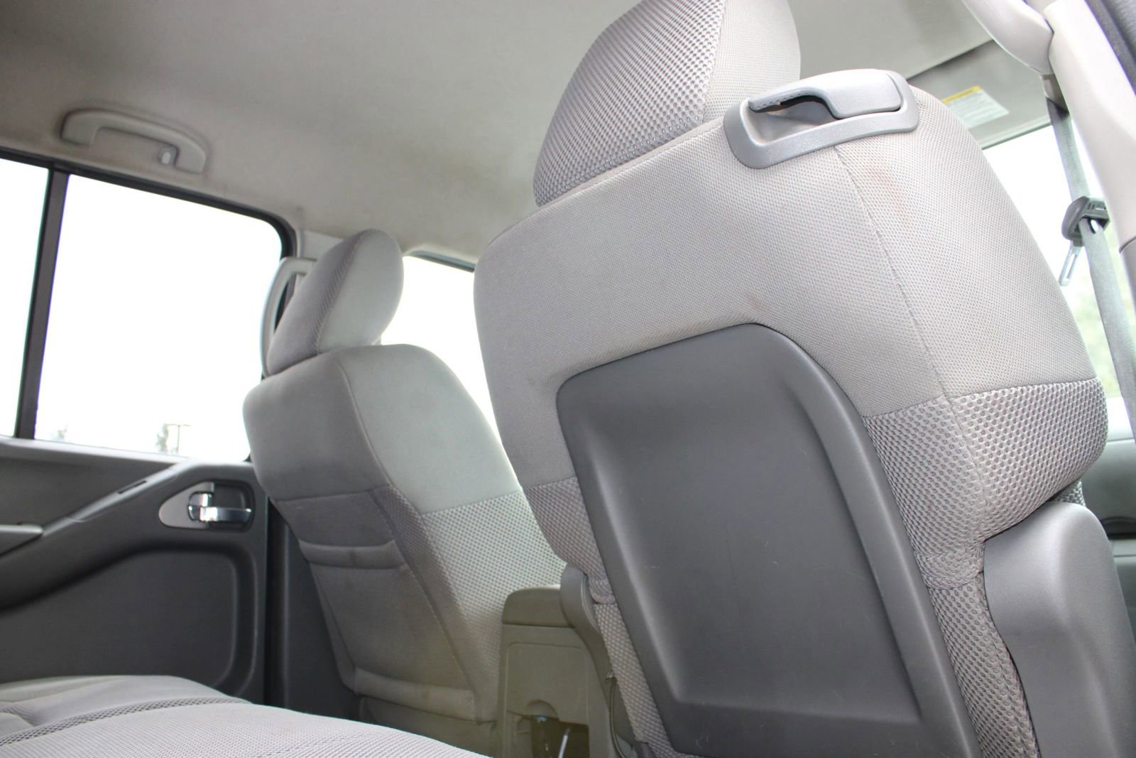 Used 2014 Nissan Frontier SV image 18