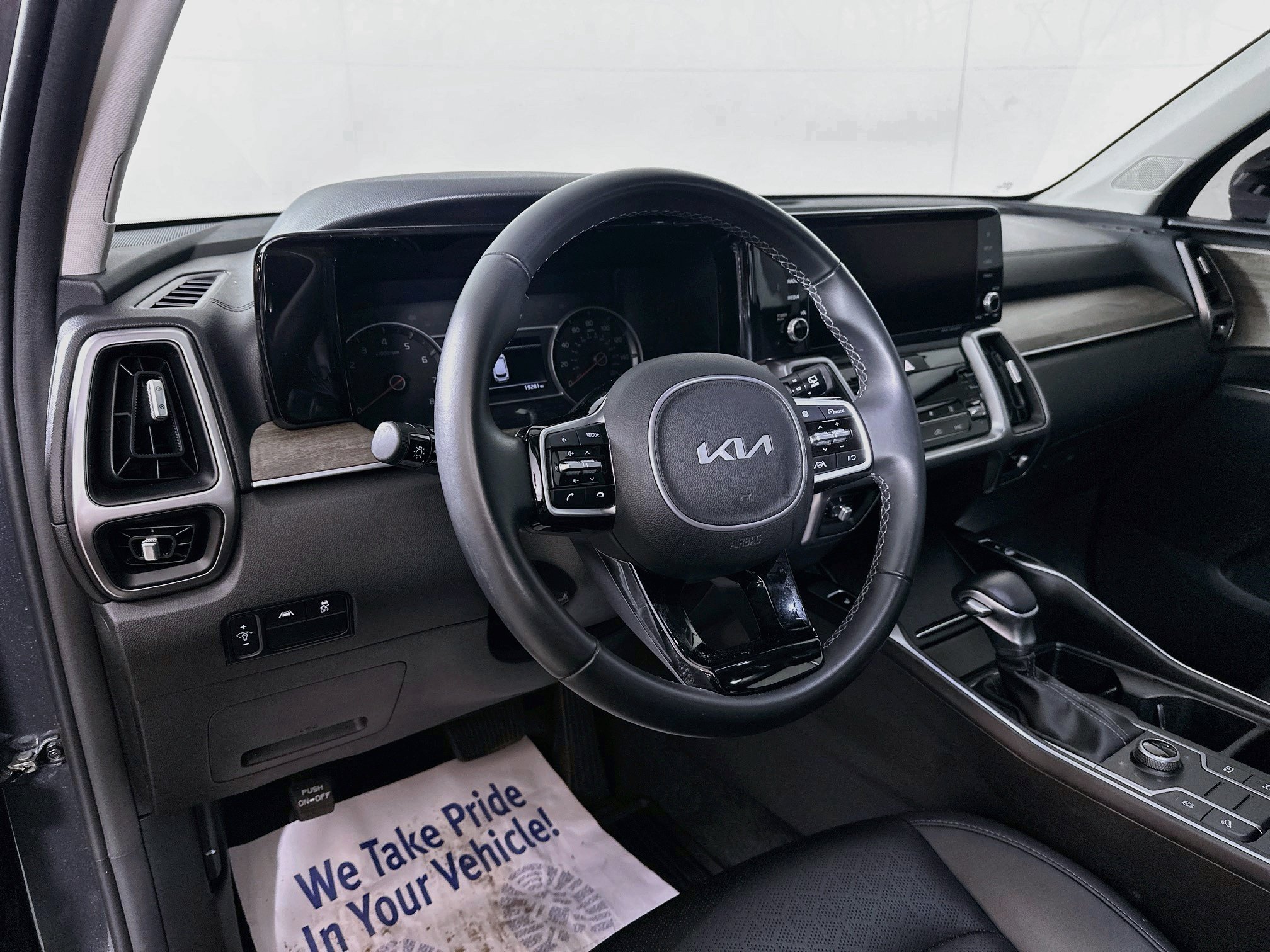 Certified 2023 Kia Sorento S w/ Panoramic Sunroof Package AWD/4WD image 9