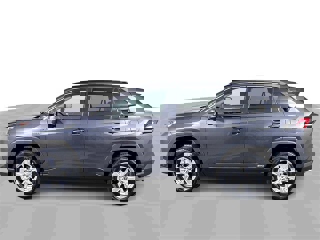 Used 2021 Toyota RAV4 LE image 5