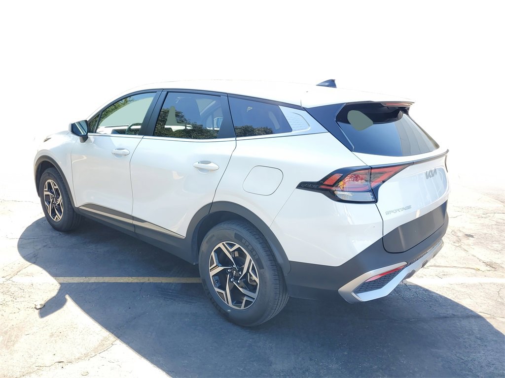 Used 2023 Kia Sportage LX image 4