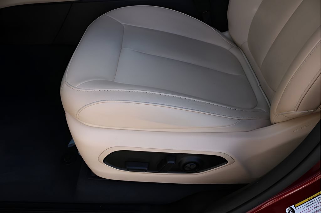 Used 2023 Jeep Grand Cherokee Limited RWD image 13