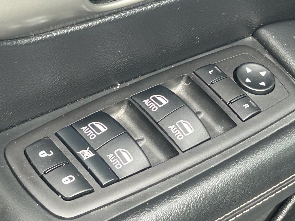 Used 2025 Chrysler Pacifica Select FWD image 27