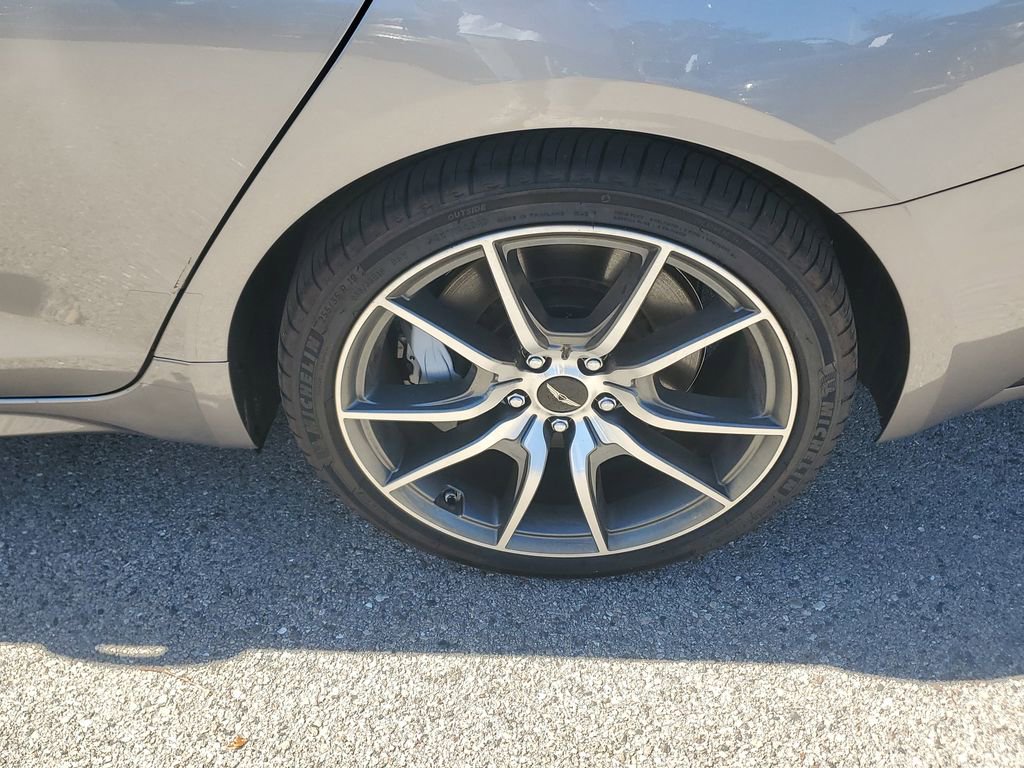 Used 2025 Genesis G70 2.5T image 14