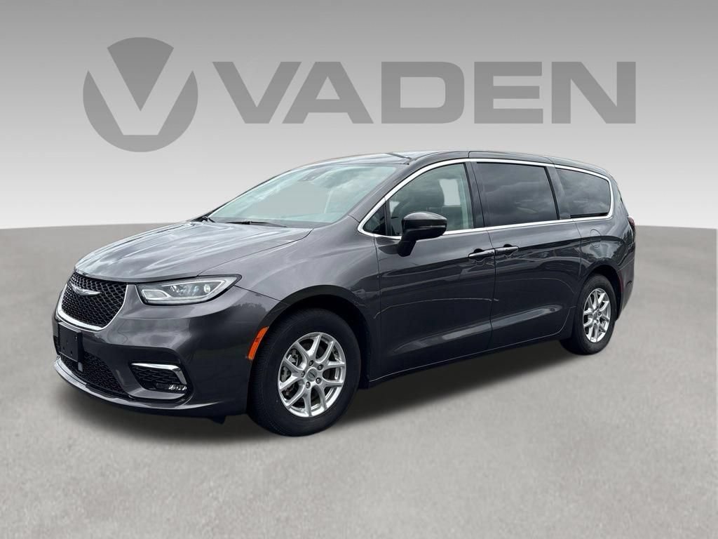 Used 2023 Chrysler Pacifica Touring-L FWD image 1
