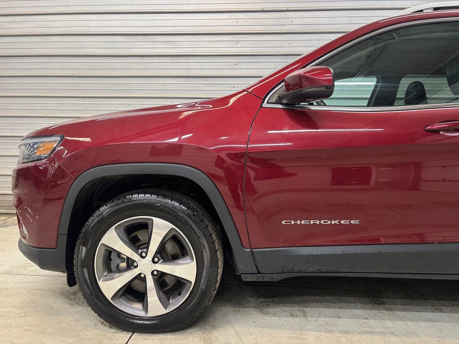Used 2019 Jeep Cherokee Limited image 4