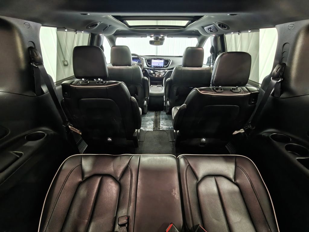 Used 2025 Chrysler Pacifica Limited image 35