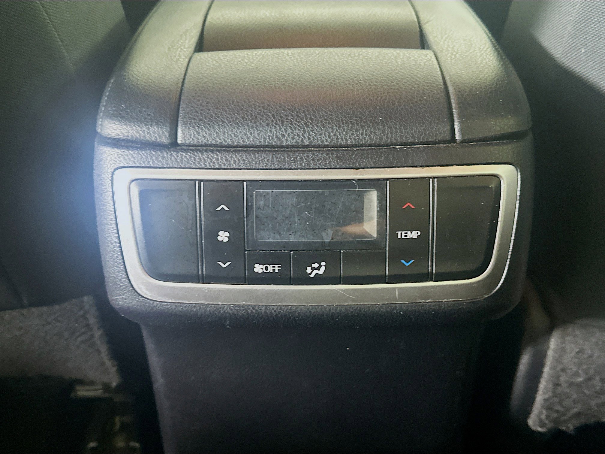 Used 2016 Toyota Highlander LE image 27