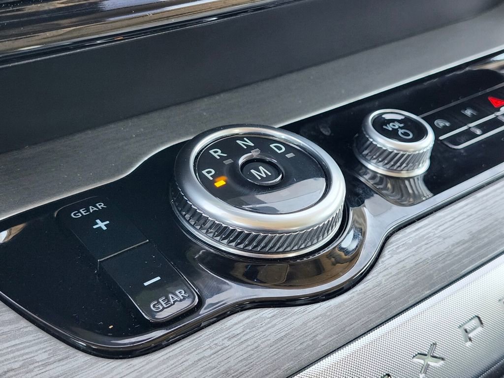 Certified 2025 Ford Expedition Platinum image 30