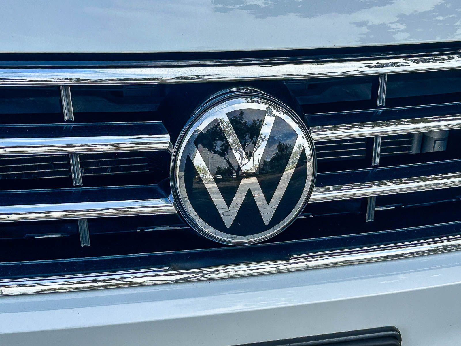 Certified 2023 Volkswagen Tiguan SE w/ Panoramic Sunroof Package FWD image 5