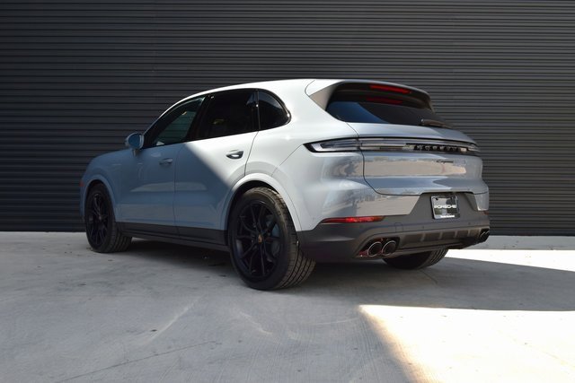 Certified 2025 Porsche Cayenne image 3