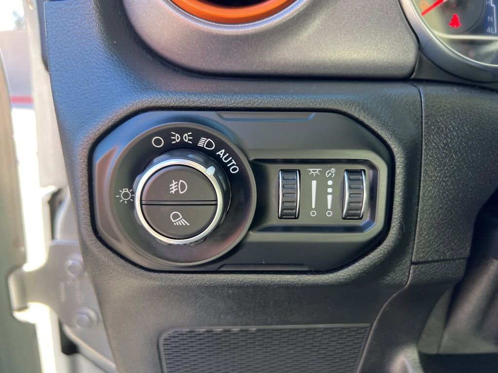 Certified 2020 Jeep Gladiator Mojave image 10