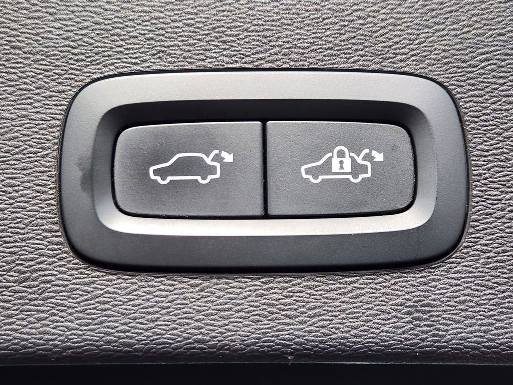 Used 2023 Volvo C40 P8 Recharge Ultimate w/ Protection Package Premier image 25