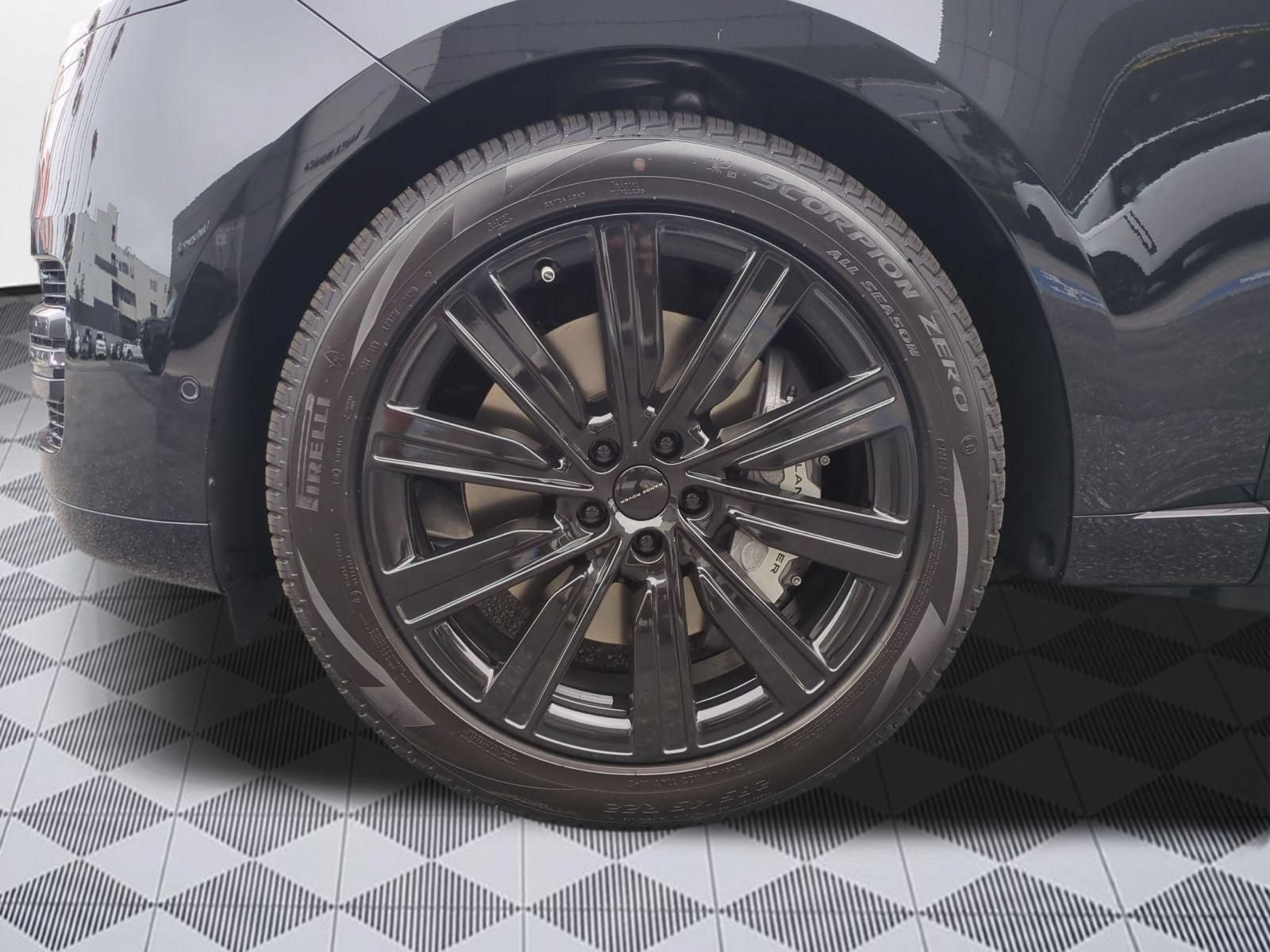 New 2026 Land Rover Range Rover SE AWD/4WD image 9