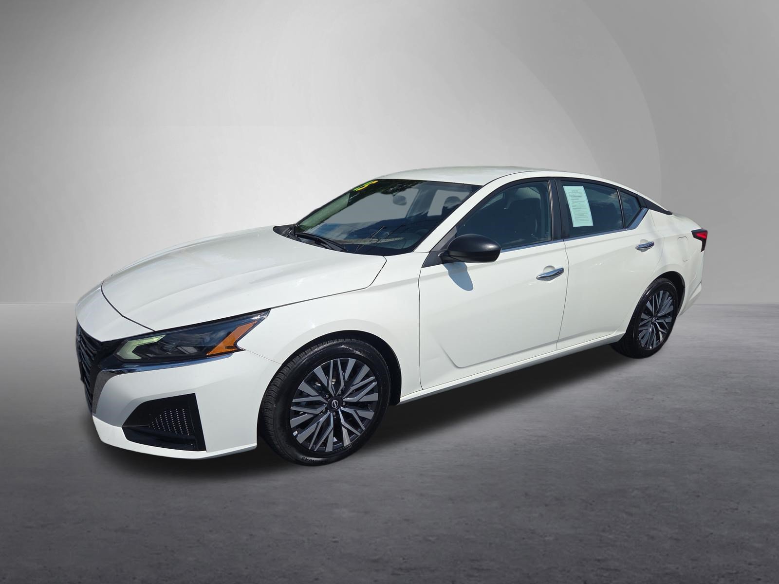 Used 2025 Nissan Altima 2.5 SV FWD image 8