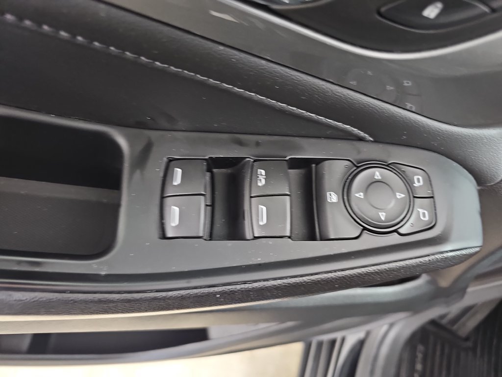 Used 2023 Chevrolet Traverse LT FWD image 34